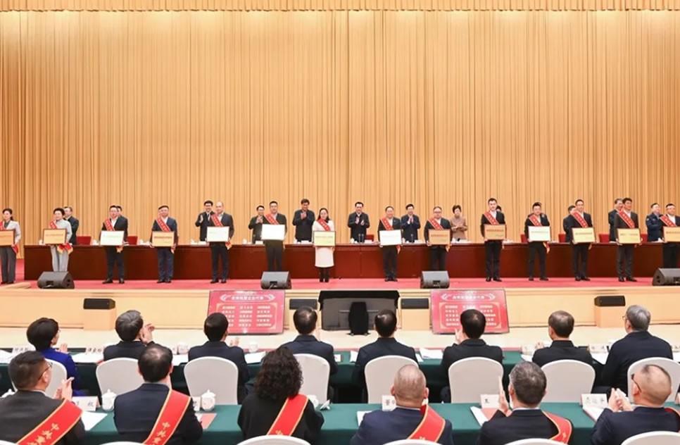 喜報 | 山外山榮獲“重慶市優(yōu)秀民營企業(yè)”稱號！